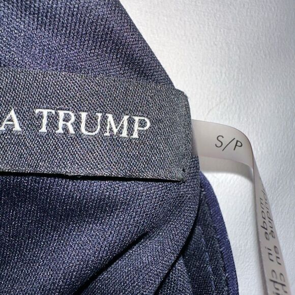 Ivanka Trump Medallion Print Matte Jersey Split Neck Hankyhem Navy/Coral sz 6 - Picture 3 of 6